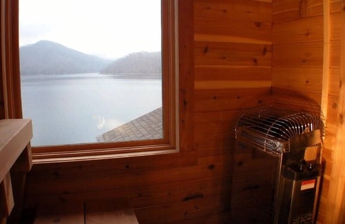 Topton House | 'The Dock House' a Nantahala Lake Front Home nSummer 2025 dates still available!
