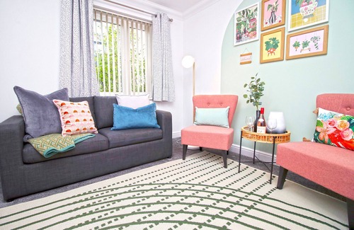 Newport House | The Dock House - Newport City Centre - Sleeps 7