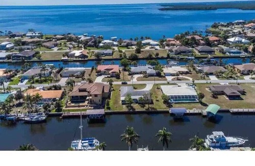 Edgewater House | The Dolphin: Tranquil Waterfront Home- near Beach