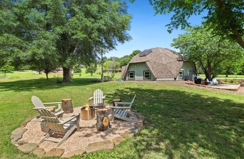 Lowell House | The Dome Home - 1/2 mi to Beaver Lake - Geodesic