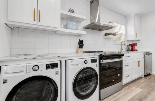 College Station Apartment | The Dominion: 2 Bdrm/Walk to A&M/Comfy King Beds