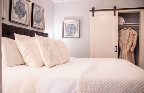 McMinnville Apartment | The Douglas on Third Owner's Suite: Adorable Apartment on Downtown 3rd Street