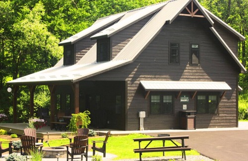 Millersburg Cabin | The Dragonfly at Water's Edge Cabins
