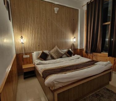 Bhimtal Hotel | The dreamcatcher by lake & woods