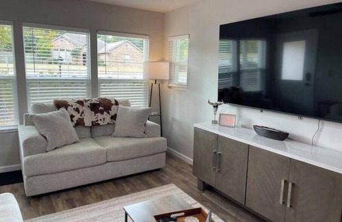 Stillwater House | The Dugout! Close to Oklahoma State Univ. Modern 4 bedrm, 2 bath home!