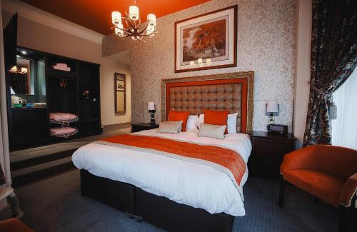 Edwinstowe Hotel | The Dukeries Lodge, Edwinstowe, Nottinghamshire