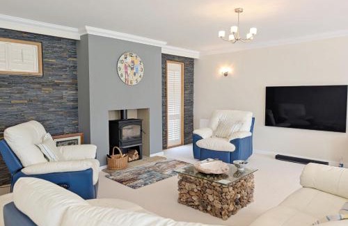 Bognor Regis House | The Dunes - Swimming Pool