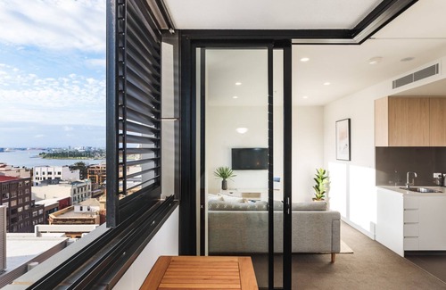 Newcastle Apartment | The Echo - studio apartment overlooking Newcastle CBD