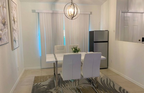 Caloosahatchee House | The "Elegant Suite" A Stylish, Luxurious Sanctuary in the Heart of Cape Coral FL