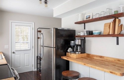Frankfort House | The Elm Cottage - 1mi to Frankfort Beach