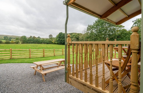 Kirkby Stephen Cabin | The Elm Shepod - Smardale Mill - Modern cosy glamping pod with amazing views, Sleeps 4 guests in 1 b