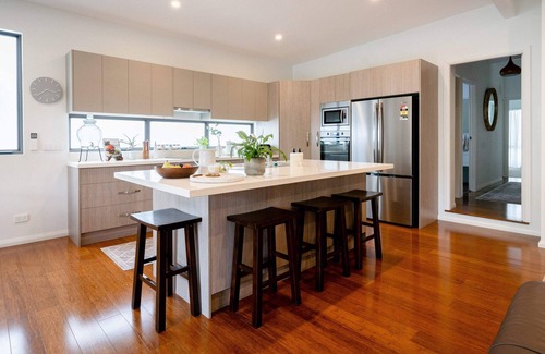 Kilaben Bay House | The Emerald Bower- 200m from the lake