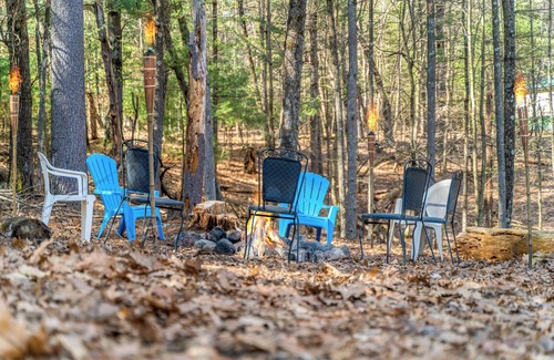 Waupaca House | The Emerald Lodge: 5BR Sleeps 21 - Chain O'Lakes - Grill - Fire Pit - Game Room