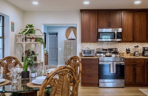 Midtown House | *THE ENCHANTED ROSE @ BEACHSIDE* Gorgeous Home & Pool + LAST KEY SERVICES…