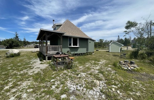 Vinalhaven Cabin | The Enoch Cottage at East Boston Quarry