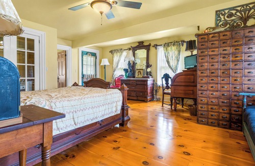 Franklin Springs Resort | The entire Resort. Farmhouse and Schoolhouse!