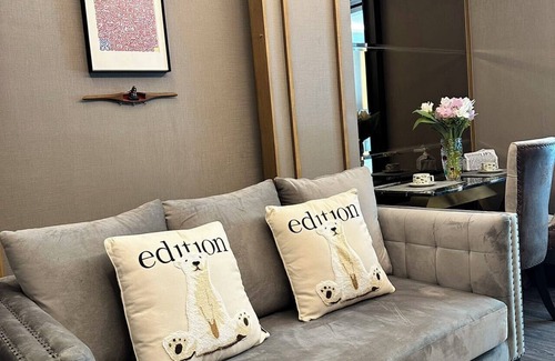 Chang Khlan Condo | The Erawan Condo in Chiangmai Old town Night Bazaar