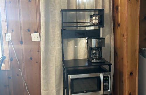 Harrison Cottage | The Escape at Bluegill Lake! No Cleaning Fee Lakefront Family Friendly, Fishing!
