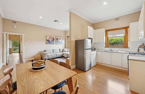 Evandale House | The Evandale CottagenFor a comfortable convenient stay