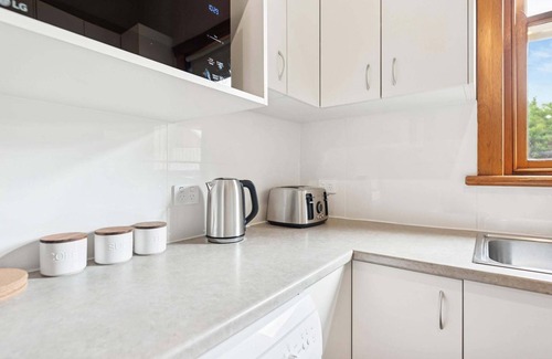 Evandale House | The Evandale CottagenFor a comfortable convenient stay
