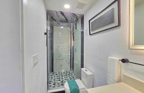 Town N County Park House | The Executive Landing , 1BR, 7 TPA Airport, AC, Free Pkng, Wine, Fast Wi-Fi