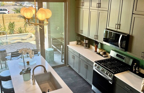 Biloxi House | The Executive @ The Pullman House, Downtown Ocean Springs Condo w/Pool