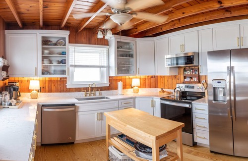 Atlantic Beach Cottage | The Exum Cottage - Beachfront in Atlantic Beach, North Carolina