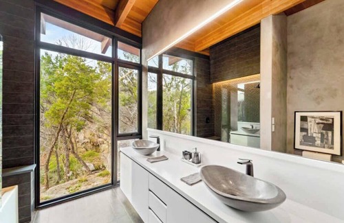Austin House | The Falling Leaves Retreat - A Tranquil Wilderness Estate