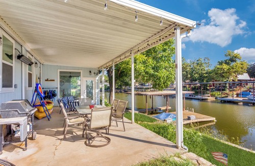 Granbury House | The Falling Pecan Lakehouse
