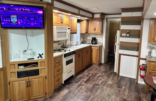 Cosby House | The Farm, a cozy camper in delightful Cosby with AC, WiFi