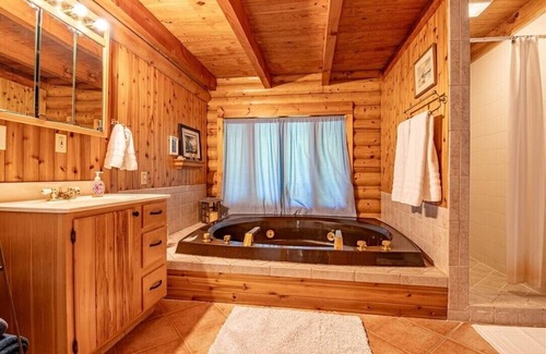Sullivan Cabin | The Firefly Lodge – A Cozy Lake Retreat in Sullivan, IL