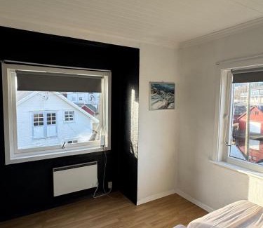 Nautnes House | The Fishermans Wharf