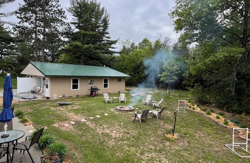 Necedah Apartment | The Fishing Hole is a charming studio near lovely Castle Rock Lake in Necedah.