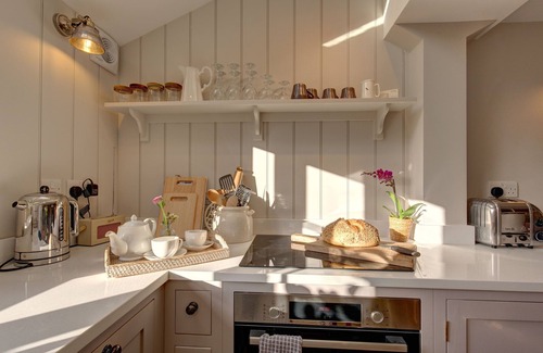 Langham Cottage | The Flints - sleeps 3 guests in 2 bedrooms