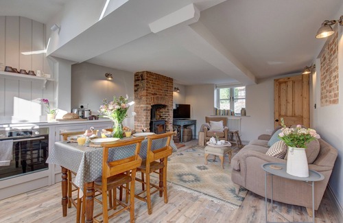 Langham Cottage | The Flints - sleeps 3 guests in 2 bedrooms