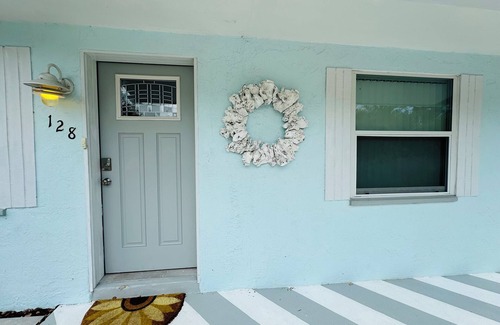 Crystal Beach Cottage | The Flip Flop Waterfront Beach Retreat - Close to Beaches