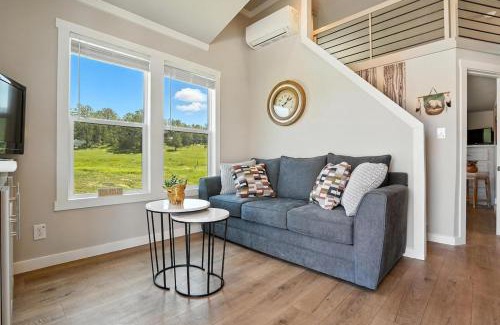 Custer House | The Fluffy Cow - BRAND NEW 1 BD CABIN