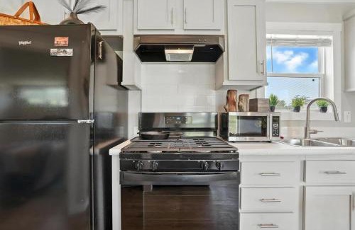 Custer House | The Fluffy Cow - BRAND NEW 1 BD CABIN