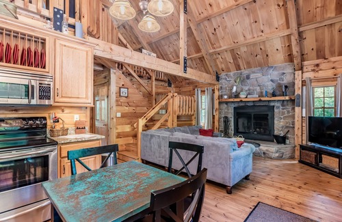 Peach Glen Cabin | The Forest House @ Warren Lake Grounds