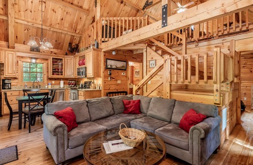 Peach Glen Cabin | The Forest House @ Warren Lake Grounds