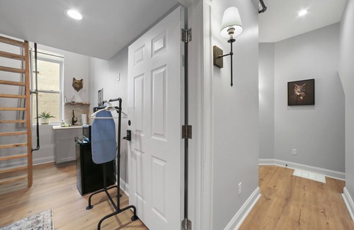 St. Charles Apartment | The Fox Suite at Divine Otter