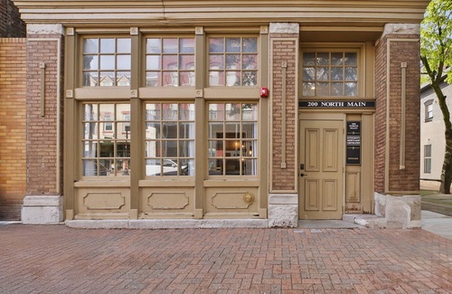 St. Charles Apartment | The Fox Suite at Divine Otter