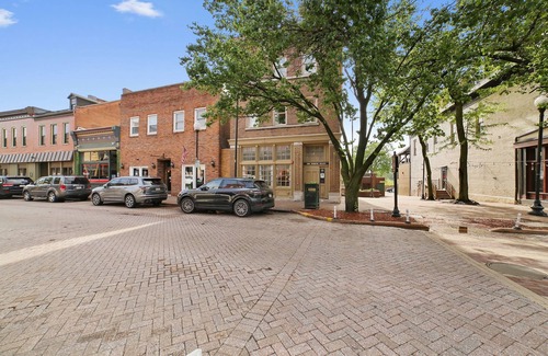 St. Charles Apartment | The Fox Suite at Divine Otter