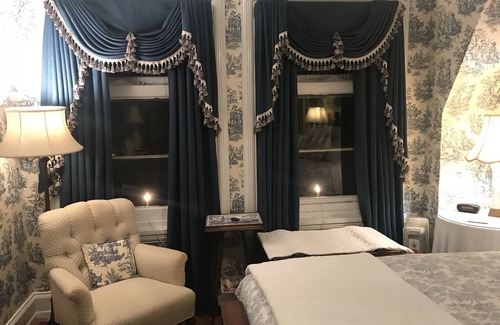 Spruce Hill Bed & Breakfast | The Gables B&B Philadelphia