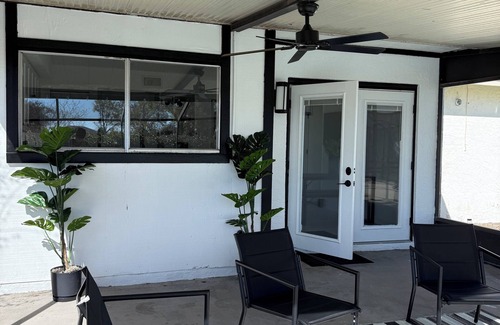 Citrus Park House | ‘The Gallery’ Spacious & Modern 4 Bedroom Getaway with Pool
