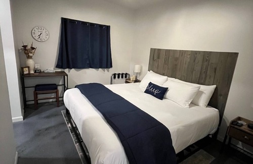 Apache Junction House | The Garage Apt. - a unique desert experience