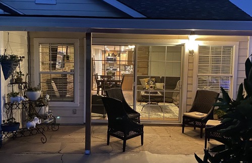 Citrus Heights House | The Garden Cottage House with stunning large pool/jacuzzi, baby grand piano