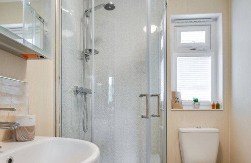 Amroth Ski Chalet | The Garnwen Lodge in the beautiful Narberth