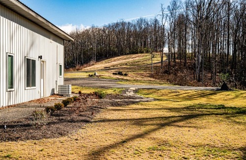 Vesta Apartment | The Gathering Barn by Buffalo Mountain Getaway