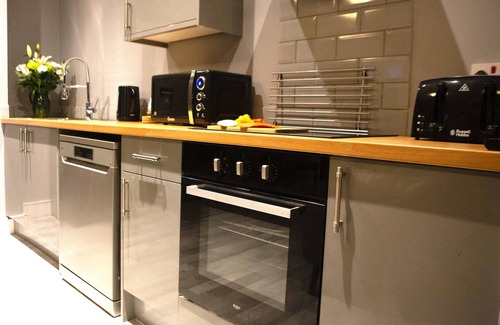 Birkenhead Apartment | The Gathering @ Liver House - Hot Tub - Near Liverpool